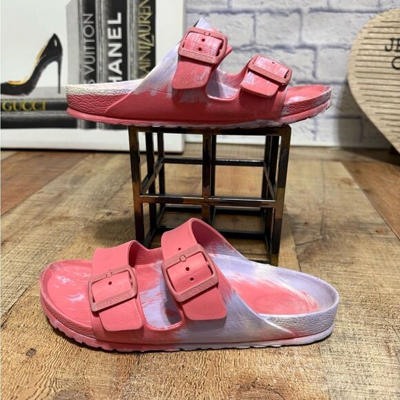 Birkenstock
Women's Arizona Ethylene-Vinyl Acetate (EVA) Sandals - Picture 1 of 12